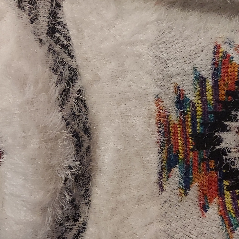 Cozy White Patterned Women's Sweater - Picture 3 of 3